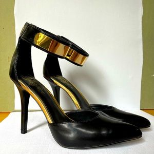 Hot!! 👀 Never worn. Still in original box.